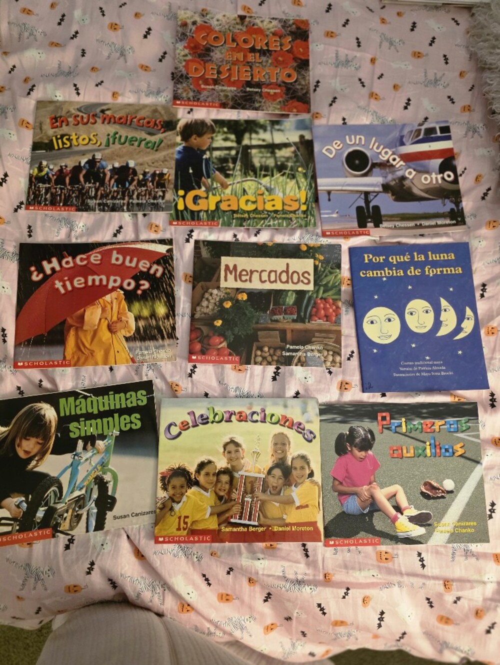 Scholastic kids books bundle 9 Paperbacks. SPANISH